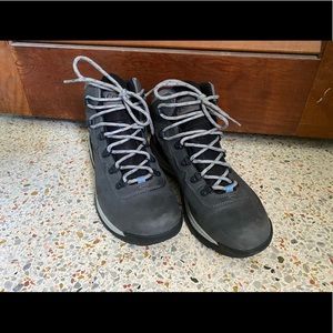 Columbia hiking shoes high top women’s size 10